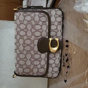 Coach Soft Tabby Oak/Maple Signature Brand New Never Used